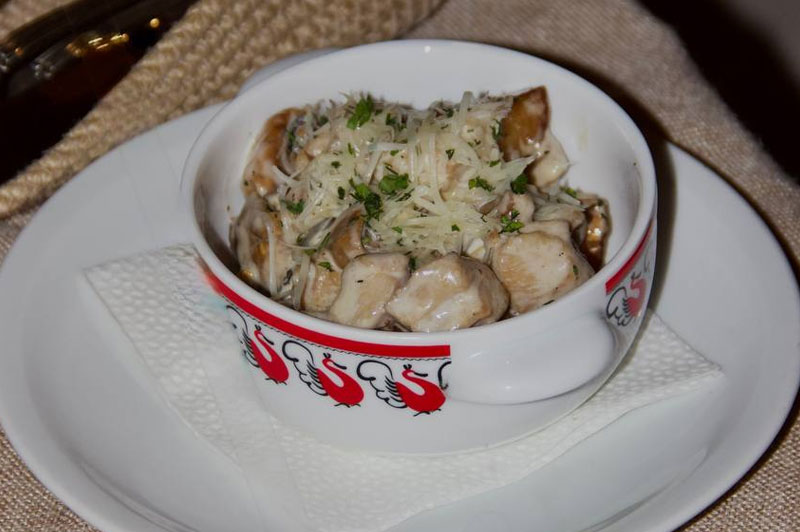 Фото Жаркое из куриного бедра с картофелем в сливках