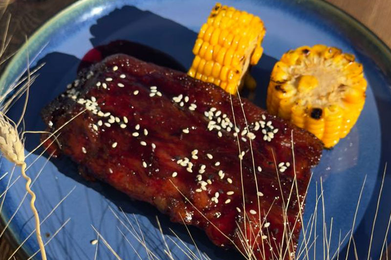 Фото Свиные рёбра в соусе BBQ с чёрной смородиной