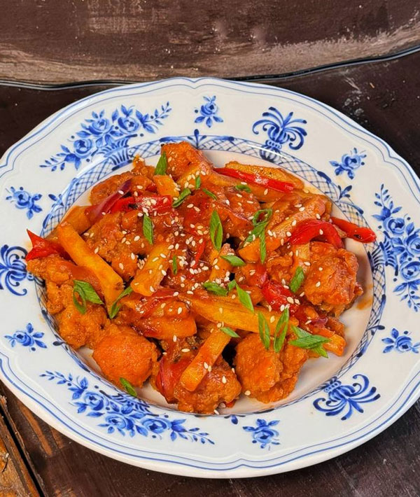 Фото Жаркое из куриного бедра с картофелем в соусе BBQ