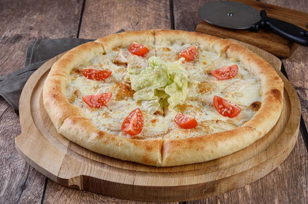 Фото Пицца Цезарь с курицей