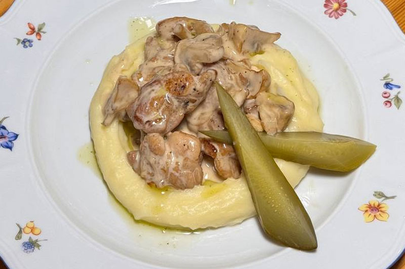 Фото Бефстроганов с куриным бедром