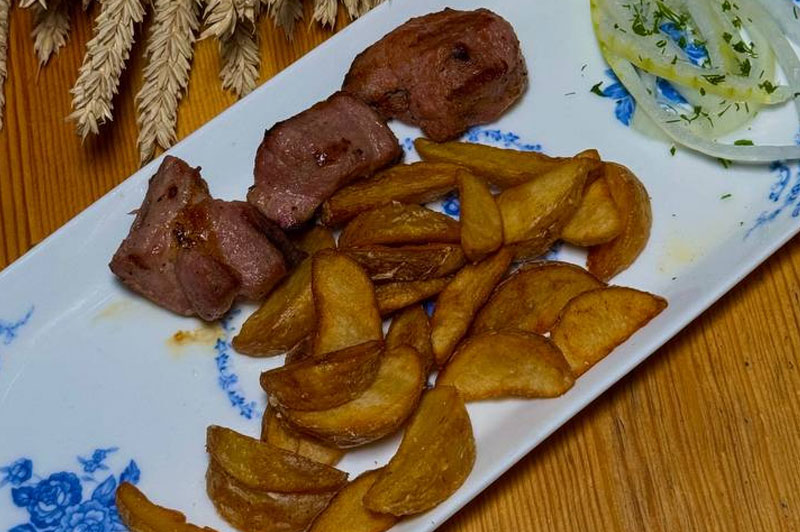 Фото Мякоть свинины с картофелем по деревенски