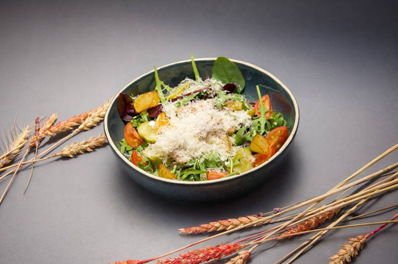 Фото Салат с куриным бедром